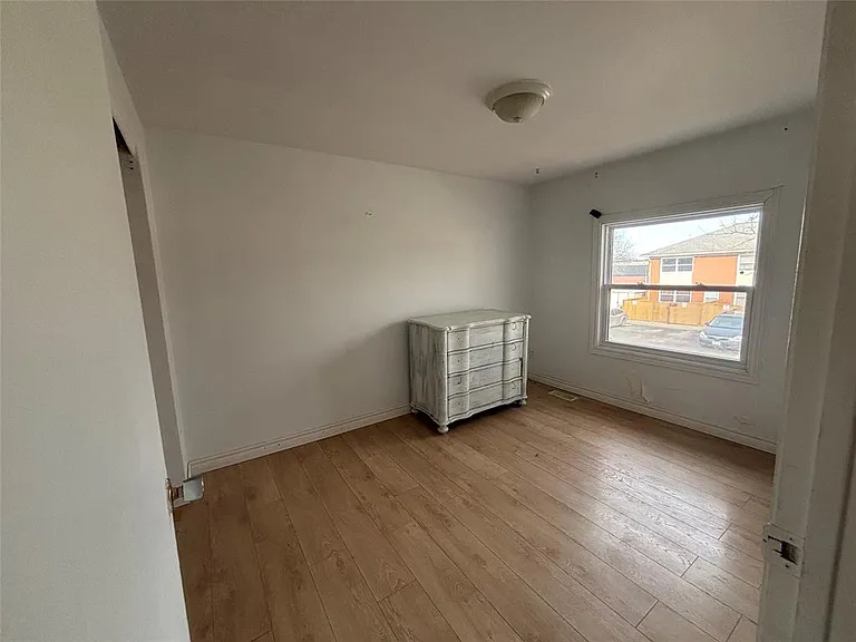 834 Exmouth St #22 — Photo 9