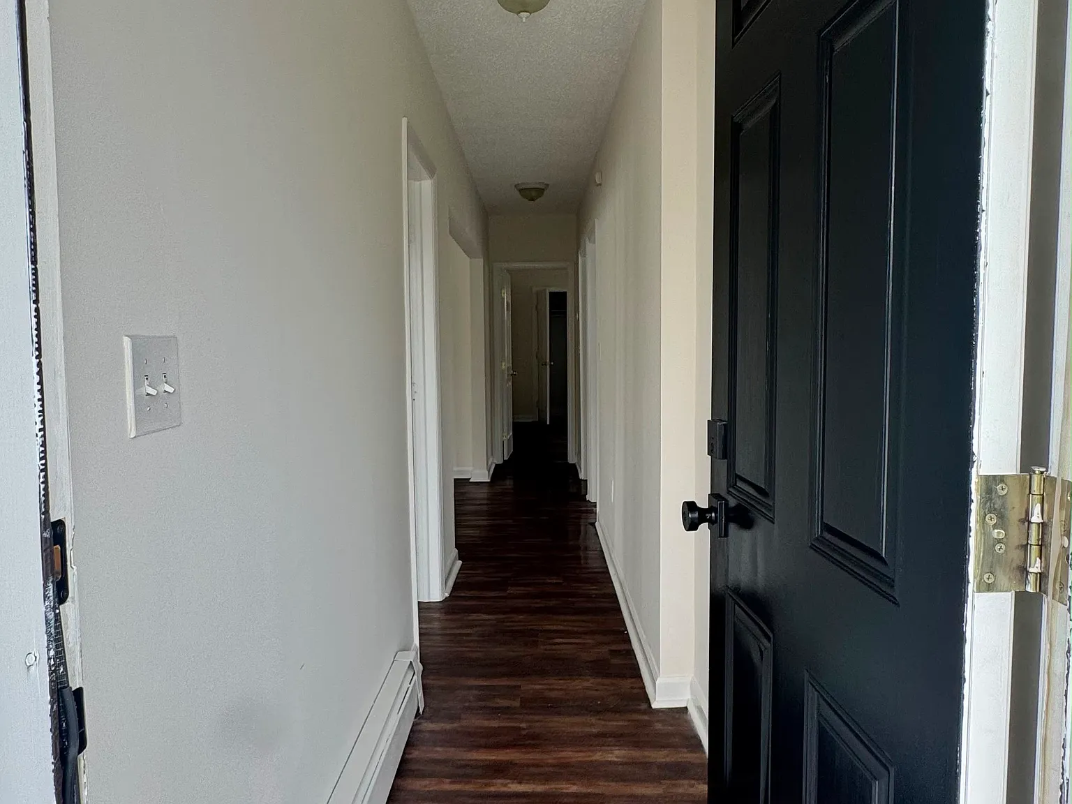 3 bed, 1.5 bath, 1100 sqft, $2,200 — Photo 2