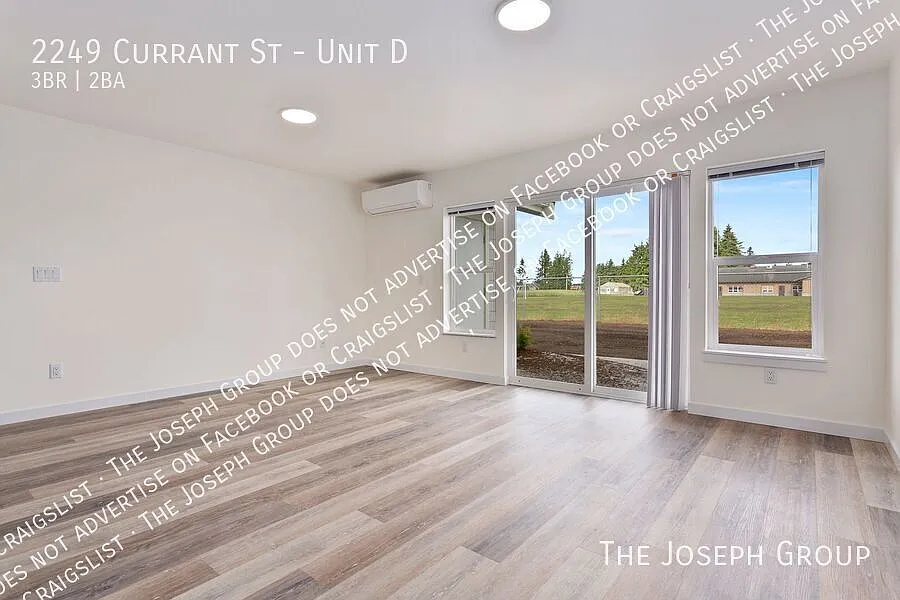 Building Photo - 2249 Currant St #D