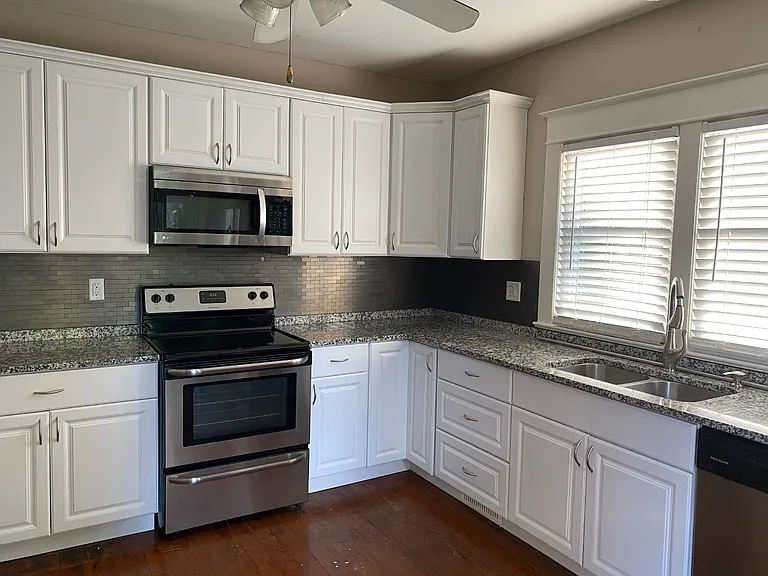 416 S Michigan Ave — Photo 2