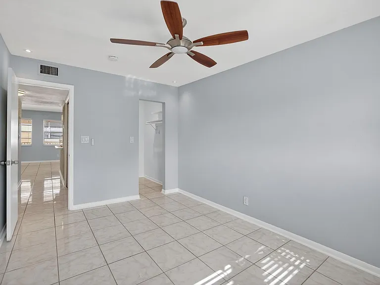 4051 NE 13th Ave #77 — Photo 21