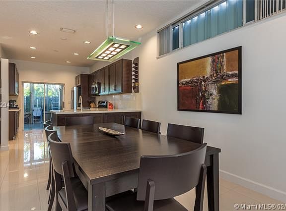 4th image of 3940 Hyde Park Cir