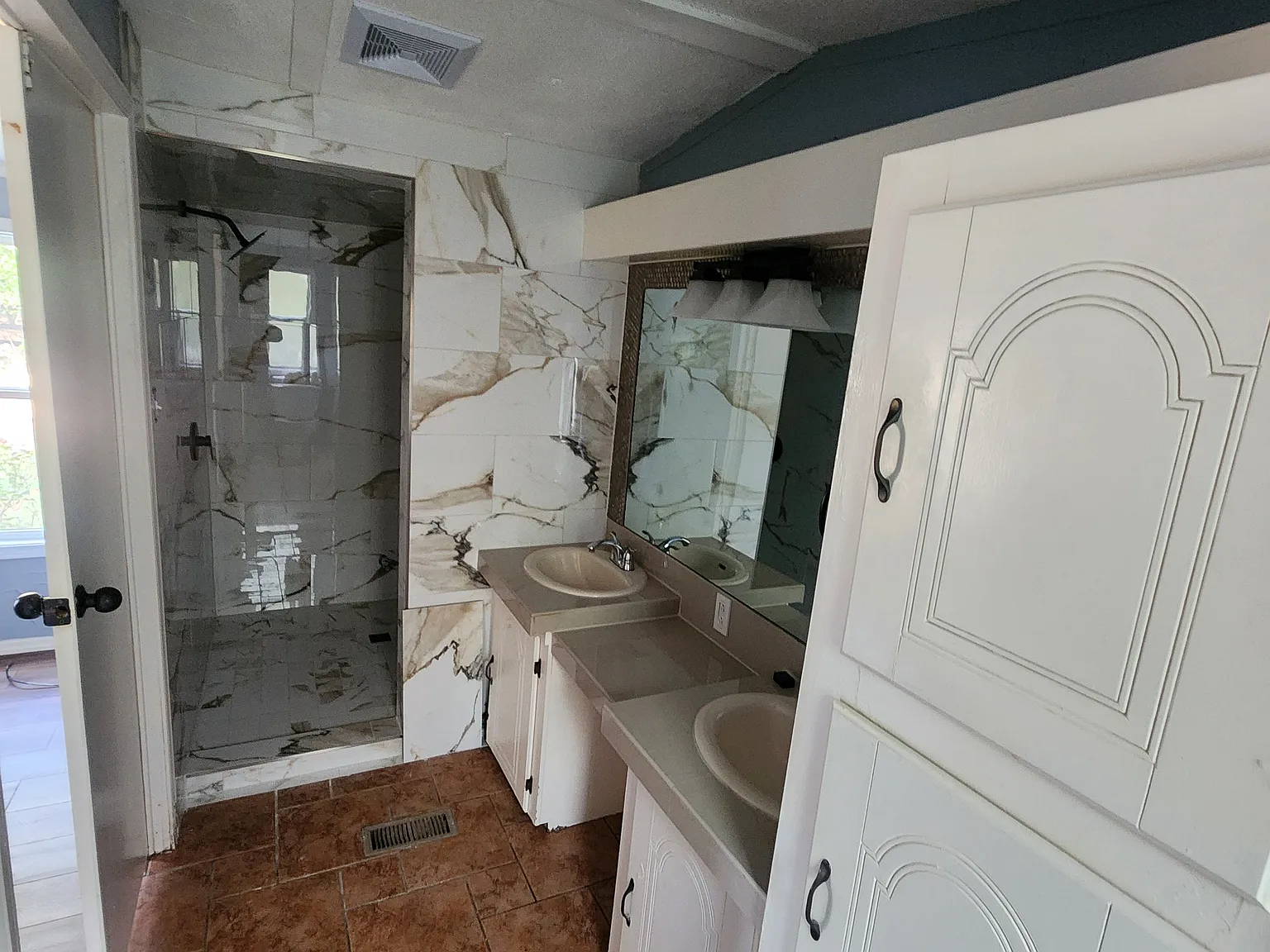 3 bed, 1416 sqft, $900 — Photo 1