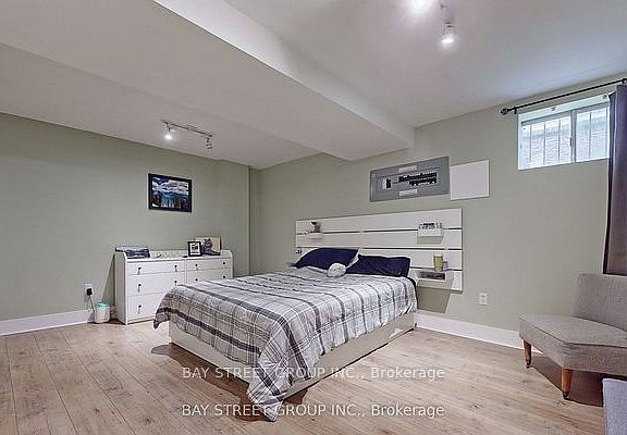 4th image of 40 Henricks Rd