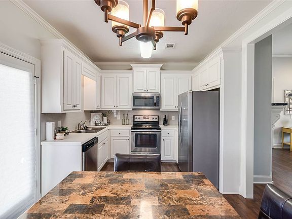 4th image of 145 Beechwood Cir