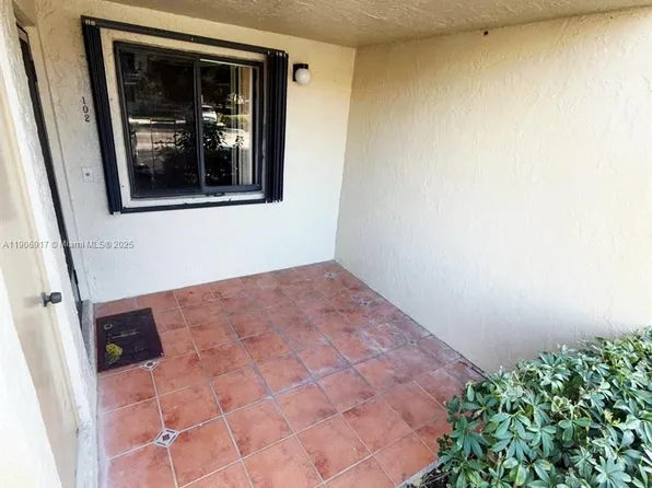 440 Lakeview Dr APT 102, Weston, FL 33326