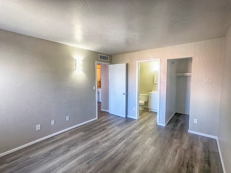 The Landings on 2nd — Photo 17