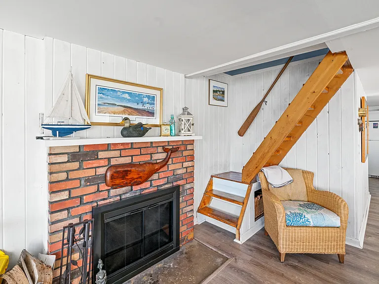 79 Pine Neck Ave — Photo 10