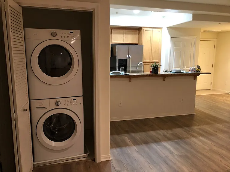 Glenoaks Villas — Photo 31