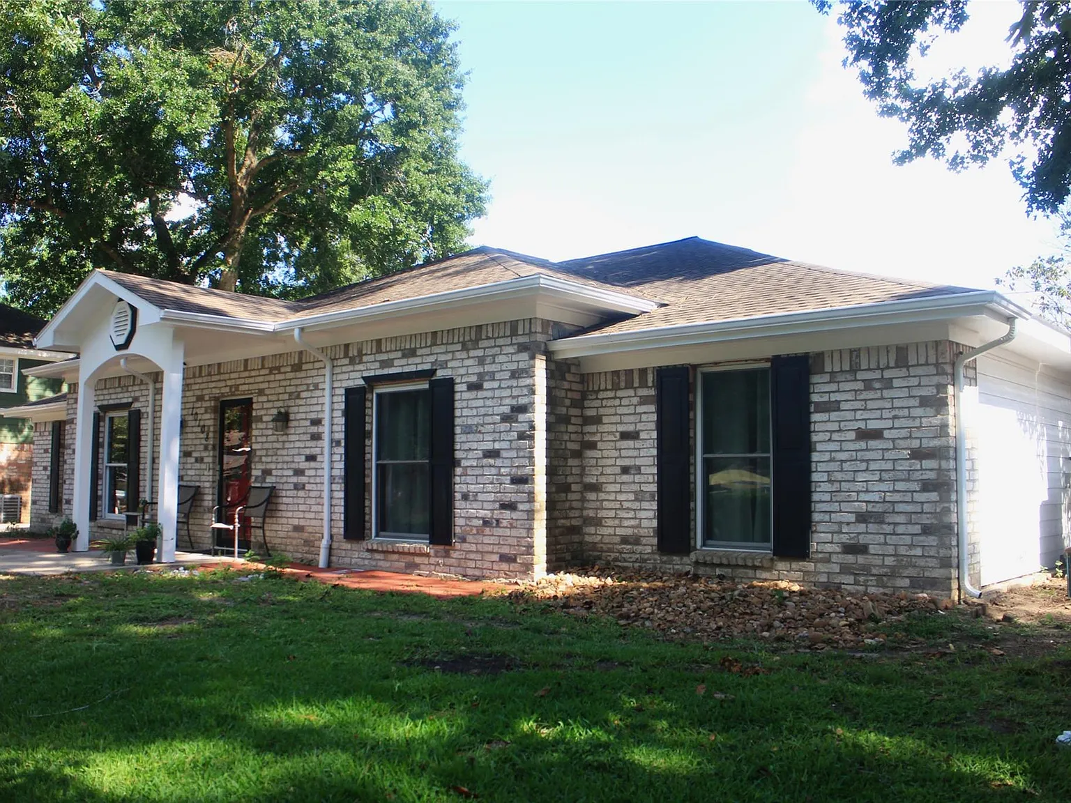 4 bed, 2.0 bath, 2646 sqft, $2,000 — Photo 2