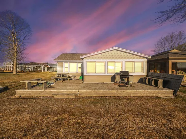 5469 S Channel Dr, Harsens Island, MI 48028