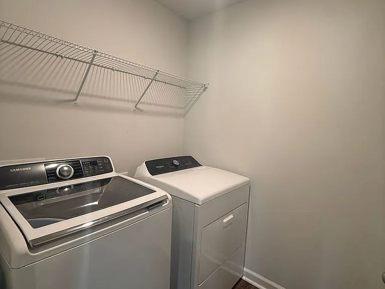 339 Elizabeth Dr — Photo 7
