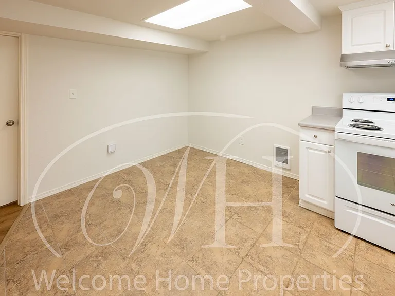 37 NW Evans Ave — Photo 6