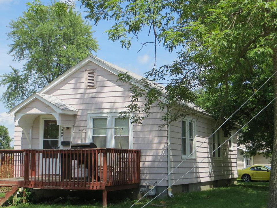 2nd image of 1302 N Olive St