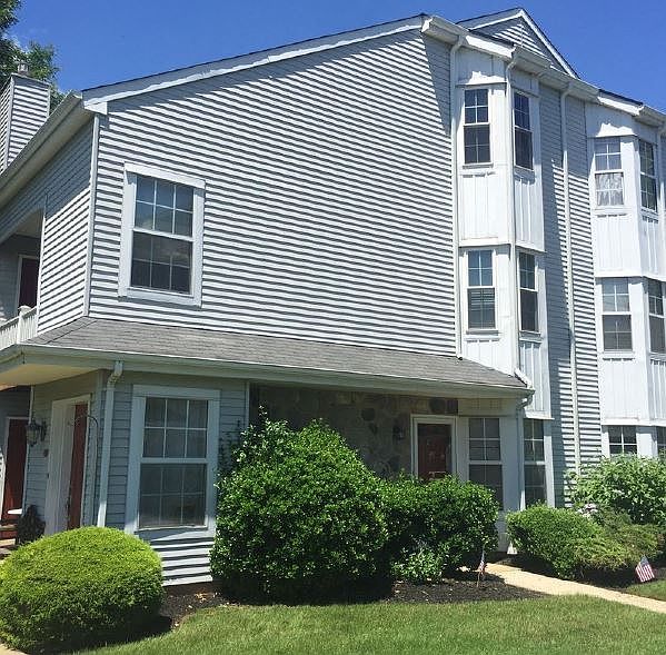 2nd image of 15015 Hopkins Ct