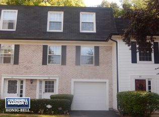 24 Hickory Ln, Cary, IL 60013