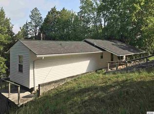 2556 Jim Henry Rd, Dandridge, TN 37725