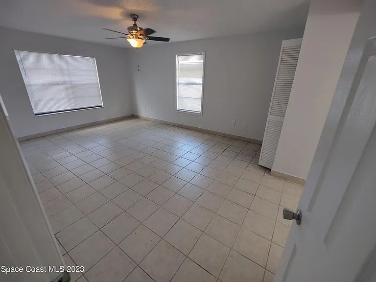 981 Forest St NE — Photo 8