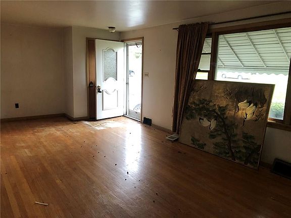 5th image of 3725 Garden Ave