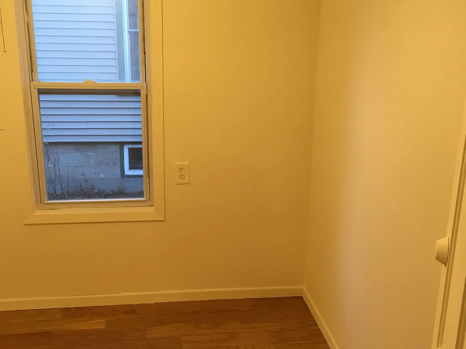 2835 Hoard St — Photo 2