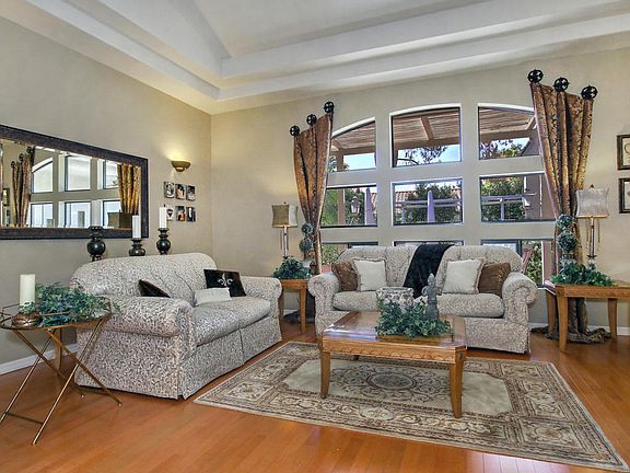 4th image of 1043 E Derby Dr