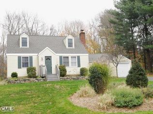 9 Kaechele Dr, Sandy Hook, CT 06482