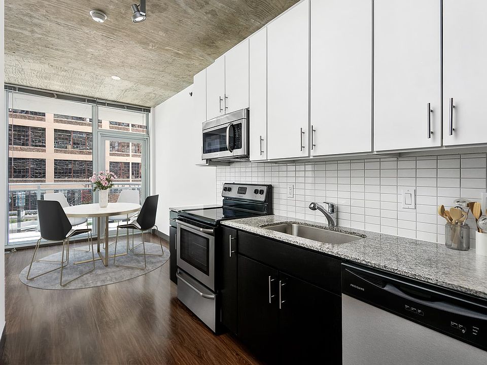 1st image of 615 W Jackson Blvd #703