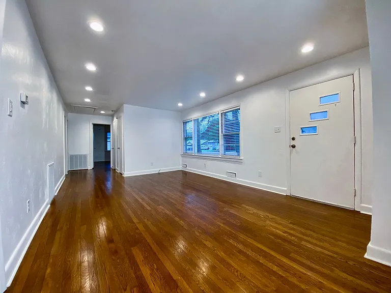 5621 Larry Ave — Photo 7