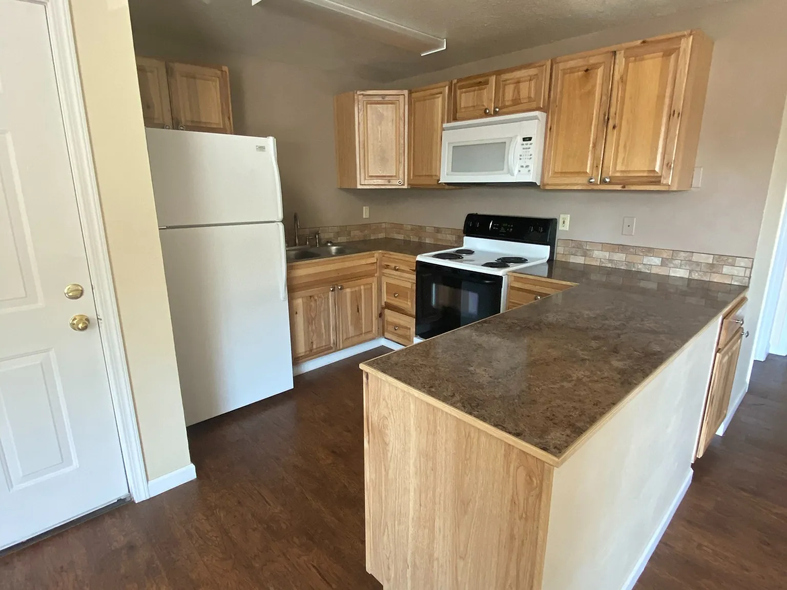 Obsidian Apartments — Photo 4