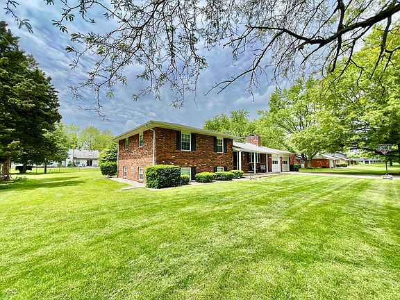 2nd image of 1579 Crest Dr