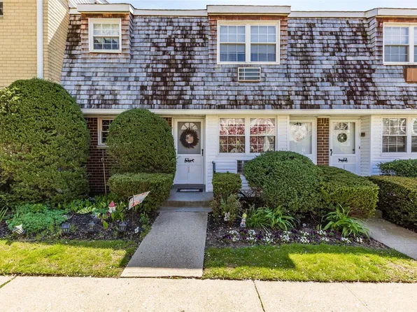3906 Wilshire Lane #3906, Oakdale, NY 11769
