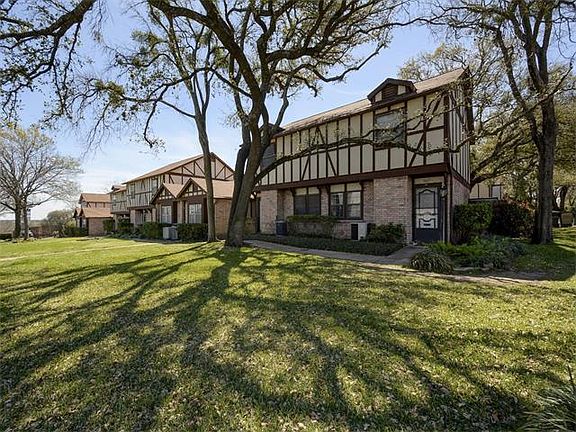 3rd image of 3461 Greystone Dr