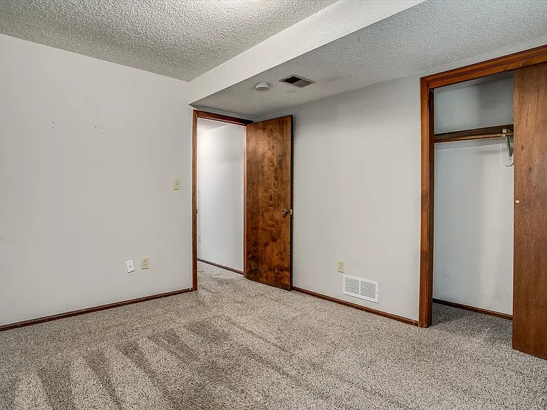 11017 11023rd Route 350 E — Photo 21