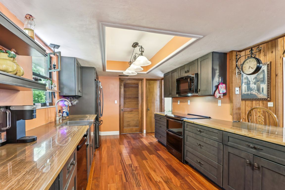 Silver Sands Cir-1604-014.jpg