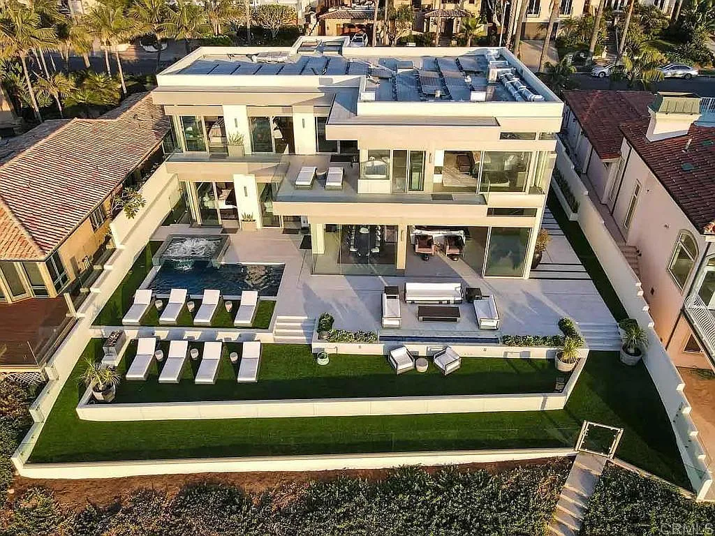 5 bed, 9200 sqft, $85,000 — Photo 1