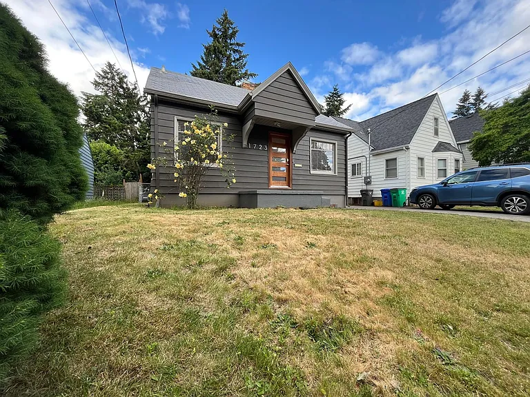 1723 NE 60th Ave — Photo 1