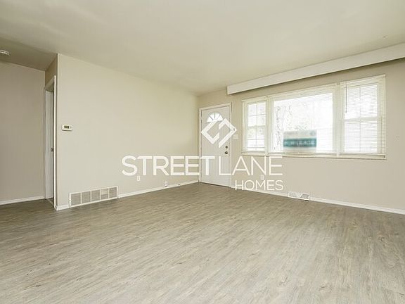 3rd image of 166 Rosslyn Ave
