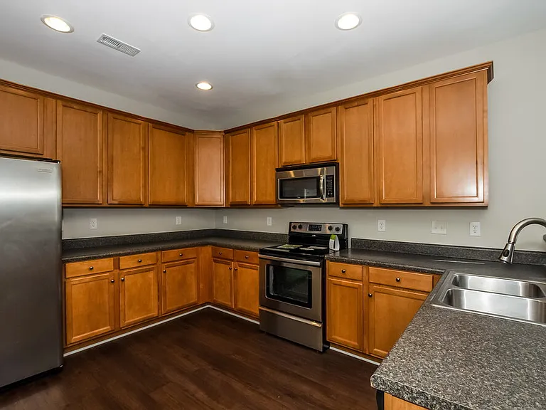 1733 Larne Cir — Photo 9