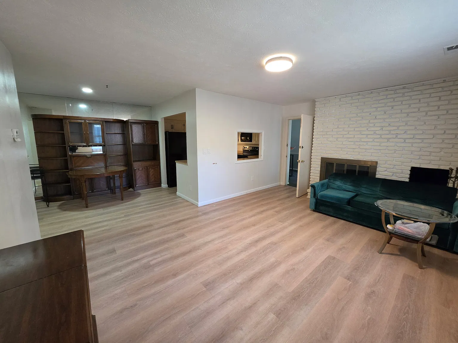 2 bed, 820 sqft, $1,300 — Photo 4