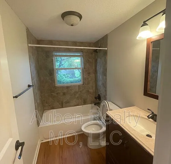 667 Thornton St — Photo 9