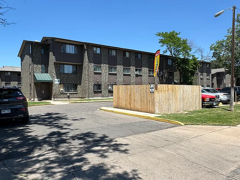Orchard Glen Apartments — Photo 16