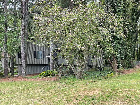 2nd image of 4017 Leicester Dr NE