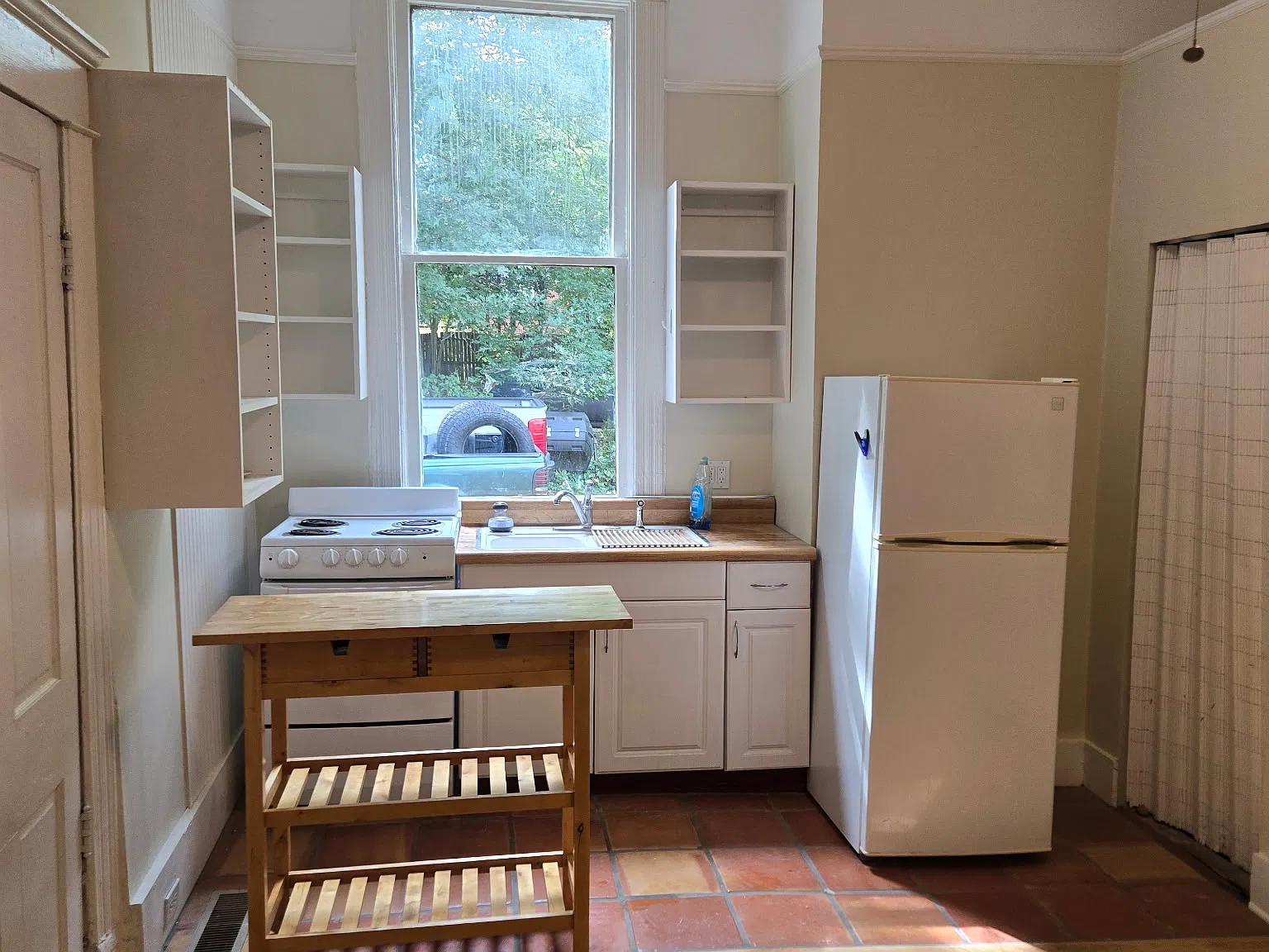 328 W College Ave — Photo 1