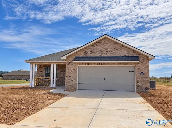 1000 Waterhouse Ln, Decatur, AL 35603