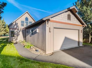 8685 Red Wing Ln, Redmond, OR 97756