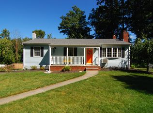 4 Huron Trl, Oak Ridge, NJ 07438