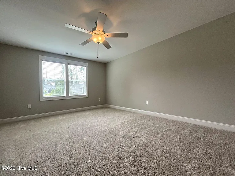 404 Endicott Ct — Photo 35