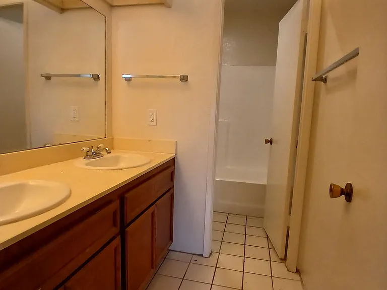 1947 Emerald St — Photo 11
