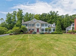 18330 Hearthstone Ln, Chagrin Falls, OH 44023