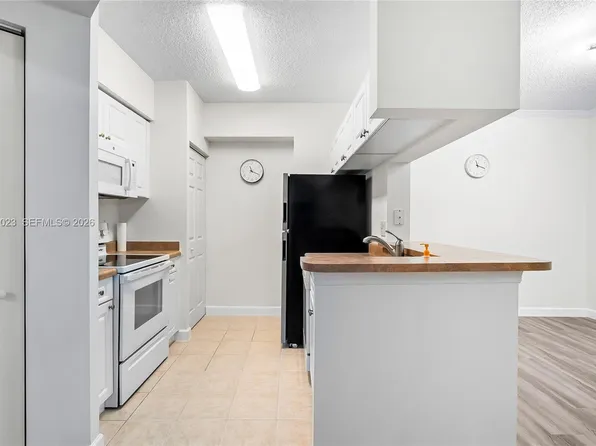 17150 N Bay Rd, Sunny Isles Beach, FL